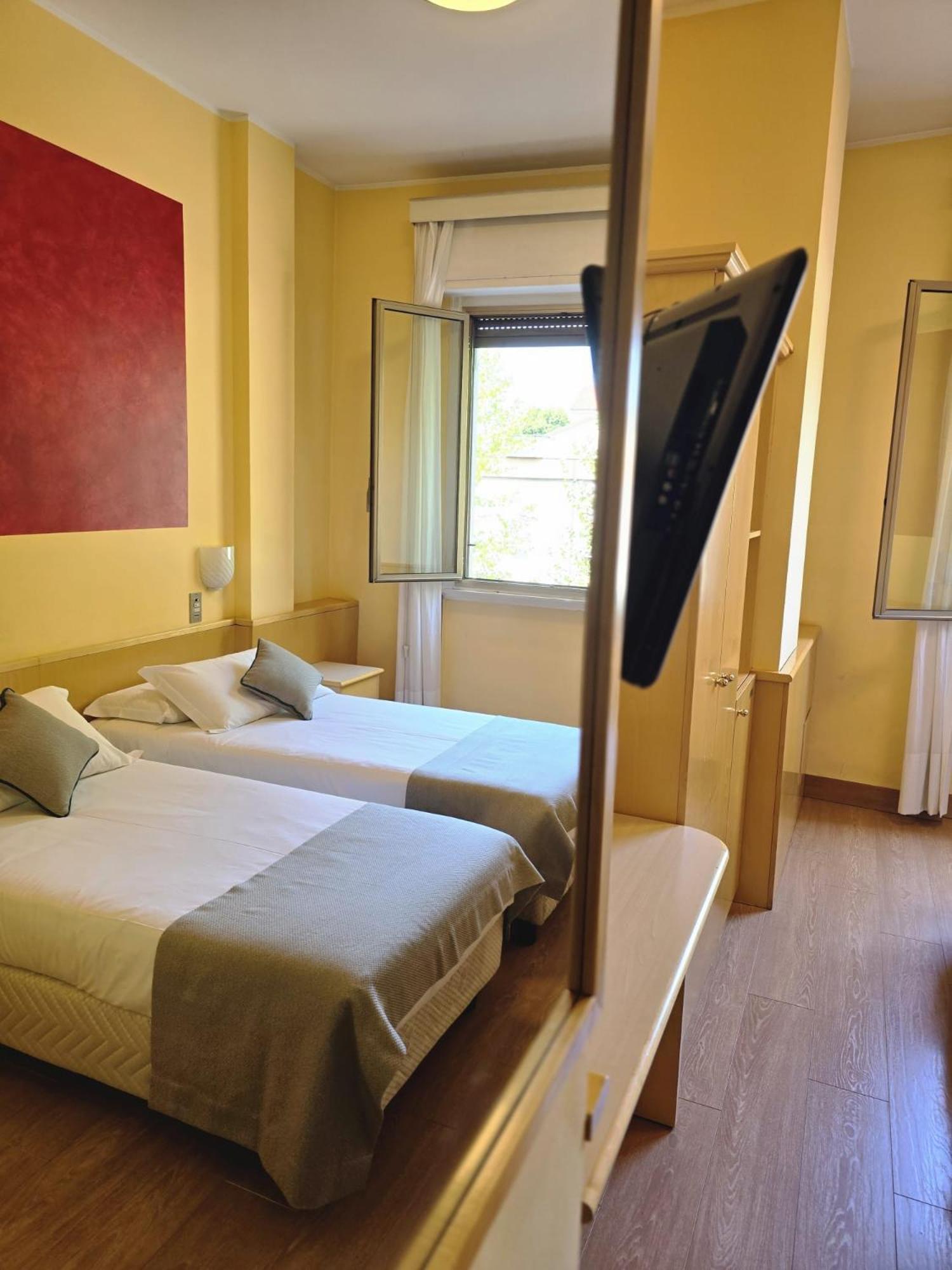 Mokinba Sant'ambroeus 3* Milão